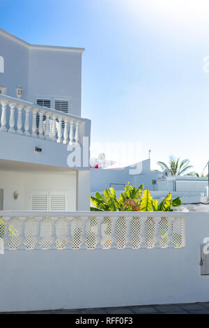 Zweistöckiges Haus in der Stadt von Arrieta auf der Insel Lanzarote. Kanarischen Inseln. Stockfoto