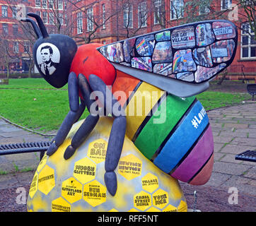 Bee in der Stadt - Sackville Gärten mit Alan Turing, Gay Village, Canal St, Manchester, Lancashire, England, Großbritannien