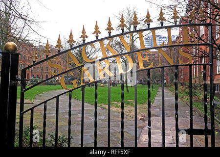 Sackville Gardens Gates, Whitworth St / Sackville St, Manchester, England, Großbritannien, M1 3WA Stockfoto