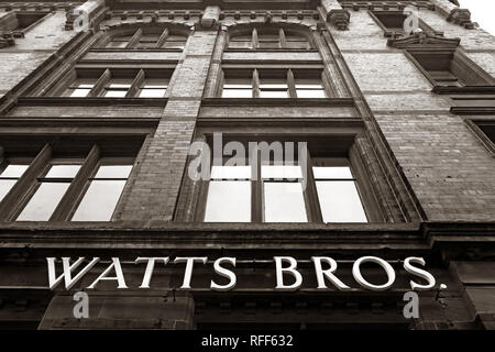 Eisenwaren- und Möbellager, Monochrom, Schwarz und Weiß, Watts Brothers Gebäude, Bunsen Street, Manchester, England, Großbritannien, M1 1DW Stockfoto