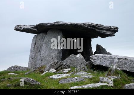 Dolmen im Burren, Co. Clare, Irland Stockfoto