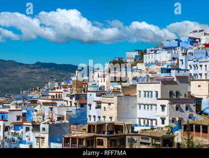 Blick auf die blauen Häuser der Medina von Meknes, Chaouen, Reef Berge, Tangier-Tétouan, Marokko Stockfoto