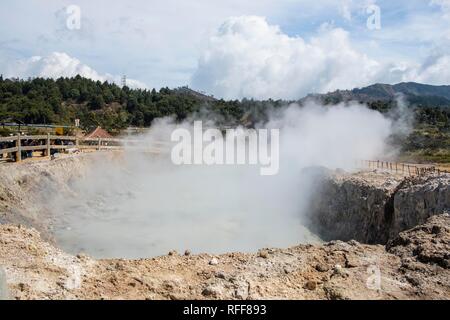 Sikadang Krater, Dieng Plateau, Zentraljava, Indonesien Stockfoto