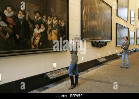 NLD, Niederlande, Amsterdam: Amsterdam Historisch Museum. Großformatige Gemälde in der Schuttergalerij Stockfoto