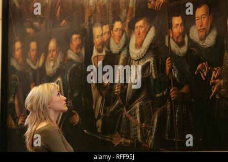 NLD, Niederlande, Amsterdam: Amsterdams Historisch Museum. Großformatige Gemälde in der Schuttergalerij Stockfoto