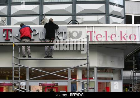 DEU, Deutschland, Bottrop: Sanierung eines alten Telekom Shop, deutschen Telekommunikations- und Telefongesellschaft. Neuer Name ist T-Punkt Stockfoto
