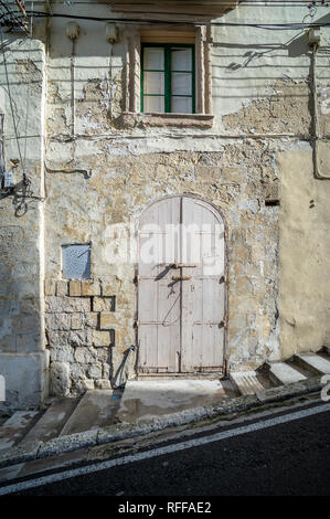 Traditionelle alte Haus auf einem Hügel in Vittoriosa, Portomaso, Malta Stockfoto