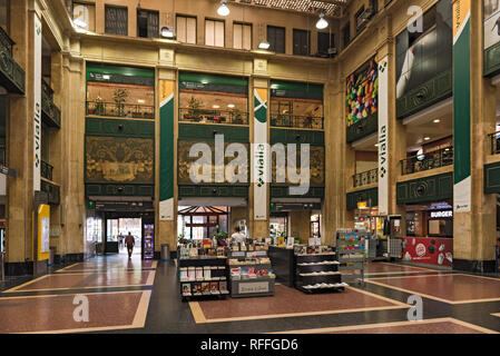 Halle des Abando Indalecio Prieto Bahnhof in Bilbao, Spanien Stockfoto