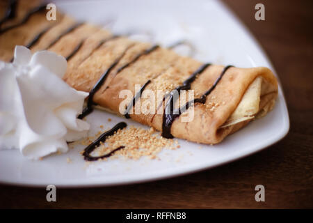 Pfannkuchen mit Schokoladencreme Stockfoto