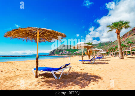 Las Teresitas, Teneriffa, Kanarische Inseln, Spanien: Scenic Bild von Las Teresitas Strand und San Andres Dorf Stockfoto