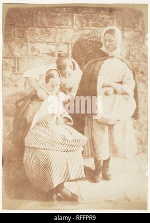 Newhaven Fishwives. Artist: David Octavius Hill (Britisch, Perth, Schottland 1802-1870 Edinburgh, Schottland); Robert Adamson (Britisch, St. Andrews, Schottland 1821-1848 St. Andrews, Schottland). Fotografie Studio: Hill und Adamson (British, 1843-1848) aktiv. Datum: 1843-47. Museum: Metropolitan Museum of Art, New York, USA. Stockfoto