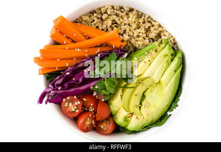 Close up vegan Buddha Schale mit frischen, rohen Gemüse und Quinoa auf weißem Hintergrund. Ansicht von oben Stockfoto