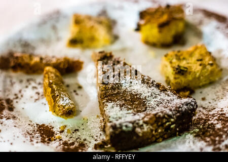 Kuchen mit Birne, ricotta Käse und Schokolade im Italienischen Restaurant Stockfoto