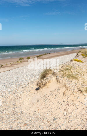 Küste bei Findhorn auf den Moray Firth in Schottland. Stockfoto