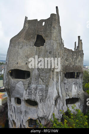 Dalat, Vietnam - 24. Dezember 2017. Das Crazy House oder Hang Nga, eine Touristenattraktion in Dalat. Haus im Märchenstil Stockfoto