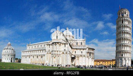 Die Piazza dei Miracoli, offiziell als Piazza del Duomo genannt, ist eine Ummauerte 8.87 Hektar in Pisa, Toskana, Italien Stockfoto