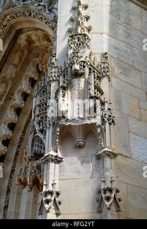 Detail der St. Leonard's Church, Honfleur, Frankreich, mit einem spätgotischen Stil Fassade. Honfleur ist eine französische Gemeinde im Département Nord Stockfoto