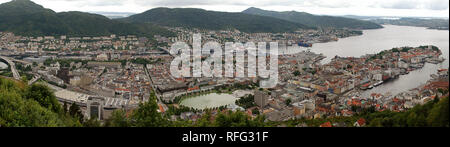 Panorama von Bergen, Norwegen. Blick vom Mt. Floyen. Bergen ist eine Stadt in Südschweden an der Westküste von Norwegen Stockfoto