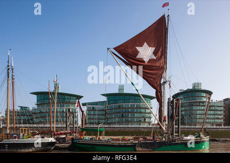 Thames Lastkahn auf Thanes in London Stockfoto