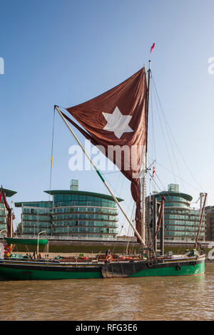 Thames Lastkahn auf Thanes in London Stockfoto