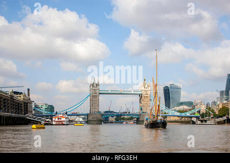 Thames Lastkahn auf Thanes in London Stockfoto