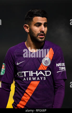 BURTON-on-Trent, Großbritannien, 23. Januar. Manchester City Mittelfeldspieler Riyad Mahrez (26) während der carabao Pokalspiel zwischen dem Burton Albion und Manchester City an der Pirelli Stadium, Burton upon Trent am Mittwoch, 23. Januar 2019. (Credit: MI Nachrichten & Sport) Stockfoto