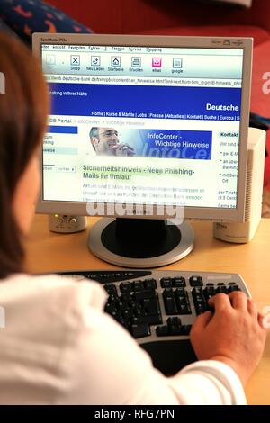 DEU, Deutschland: Phishing E-Mail. | Stockfoto