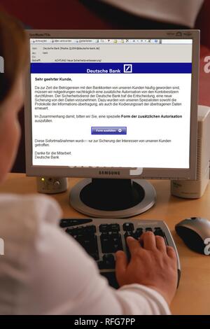 DEU, Deutschland: Phishing E-Mail. | Stockfoto