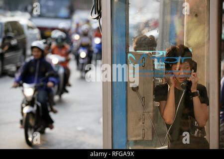 THA Thailand Bangkok Öffentliches Telefon sowohl Stockfoto