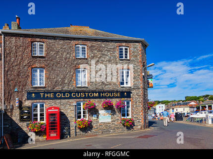 26. Juni 2018: Padstow, Cornwall, Großbritannien - Die alte Custom House Hotel in Padstow, Cornwall, Großbritannien Stockfoto