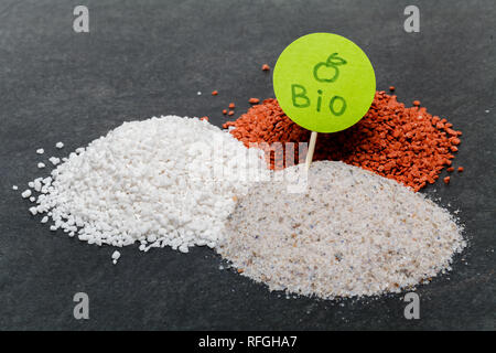 Mineral chemische Dünger in soli Betrieb helfen, zu wachsen Stockfoto