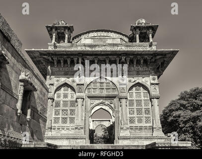 Champaner, India-December Pavagadh, Gujarat, 07, 2014 - eine Nahaufnahme des Jama Masjid Eingangstor. Stockfoto