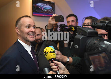 Foto Massimo Paolone/LaPresse 25 Maggio 2005 2018 Bologna, Italia sport calcio Conferenza stampa Progetto nuovo Stadio Renato Dall'Ara - "Stadio Renato Dall'Ara" Nella Foto: Joey Saputo Vorsitzender (Bologna F.C.) Foto Massimo Paolone/LaPresse Januar 25, 2018 Bologna, Italien Sport Fussball Pressekonferenz Projekt der neuen Stadion Renato Dall'Ara - "Renato Dall'Ara" Stadium. In der Pic: Joey Saputo Vorsitzender (Bologna F.C.) Stockfoto