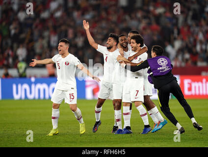 25. Januar 2019, Zayed Sports City Stadium, Abu Dhabi, Vereinigte Arabische Emirate; AFC Asian Cup Fußball Viertelfinale, Südkorea gegen Katar, Katar feiern ihren Gewinn 1-0 Stockfoto