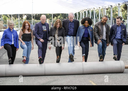 Los Angeles, Kalifornien, USA. 25 Jan, 2019. Von links nach rechts, Lisa Verbrennungen, Elizabeth McLaughlin, Anthony Carrigan, Connell, Daryl Kathy Anderson, Yara Shahidi, Jason George und JD Heyman nehmen an der 25. jährlichen Screen Actors Guild Awards Silber Teppich Rollout, in Los Angeles, Freitag, Januar 25, 2019 Credit: Ringo Chiu/ZUMA Draht/Alamy leben Nachrichten Stockfoto