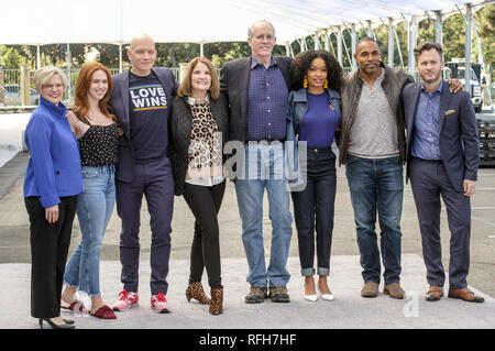 Los Angeles, Kalifornien, USA. 25 Jan, 2019. Von links nach rechts, Lisa Verbrennungen, Elizabeth McLaughlin, Anthony Carrigan, Connell, Daryl Kathy Anderson, Yara Shahidi, Jason George und JD Heyman nehmen an der 25. jährlichen Screen Actors Guild Awards Silber Teppich Rollout, in Los Angeles, Freitag, Januar 25, 2019 Credit: Ringo Chiu/ZUMA Draht/Alamy leben Nachrichten Stockfoto
