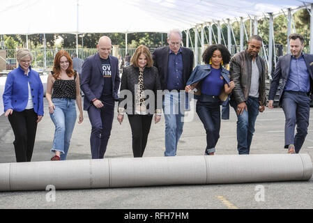 Los Angeles, Kalifornien, USA. 25 Jan, 2019. Von links nach rechts, Lisa Verbrennungen, Elizabeth McLaughlin, Anthony Carrigan, Connell, Daryl Kathy Anderson, Yara Shahidi, Jason George und JD Heyman nehmen an der 25. jährlichen Screen Actors Guild Awards Silber Teppich Rollout, in Los Angeles, Freitag, Januar 25, 2019 Credit: Ringo Chiu/ZUMA Draht/Alamy leben Nachrichten Stockfoto