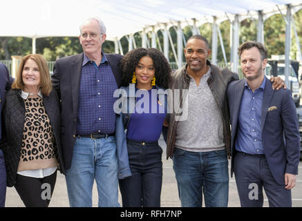 Los Angeles, Kalifornien, USA. 25 Jan, 2019. Von links nach rechts, Kathy Connell, Daryl Anderson, Yara Shahidi, Jason George und JD Heyman nehmen an der 25. jährlichen Screen Actors Guild Awards Silber Teppich Rollout, in Los Angeles, Freitag, Januar 25, 2019 Credit: Ringo Chiu/ZUMA Draht/Alamy leben Nachrichten Stockfoto