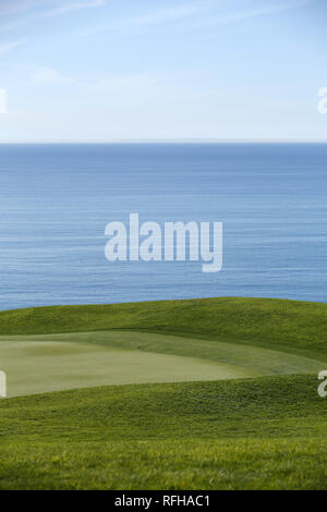 San Diego, Kalifornien, USA. 25 Jan, 2019. Das Torrey Pines Golf Course mit Blick auf den Ozean und ist Gastgeber des Farmers Insurance Open und die US Open im Jahr 2021. Credit: KC Alfred/ZUMA Draht/Alamy leben Nachrichten Stockfoto
