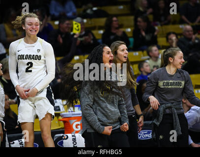 Boulder, CO, USA. 25 Jan, 2019. Der Colorado Bank geht verrückt wie die Büffel einen 8 Punkte Vorsprung auf Stanford in der ersten Hälfte in der Coors Fall-Mitte in Boulder, CO. Derek Regensburger/CSM/Alamy Leben Nachrichten gebaut Stockfoto