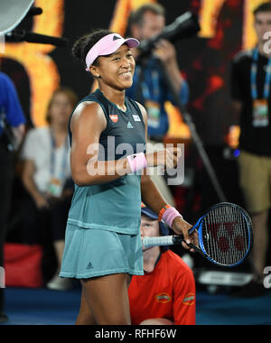 Melbourne, Australien. 26 Jan, 2019. Naomi Osaka Japan reagiert, nachdem der Damen Finale zwischen Naomi Osaka in Japan und Petra Kvitova der tschechischen Republik 2019 Australian Open in Melbourne, Australien, Jan. 26, 2019. Credit: Lui Siu Wai/Xinhua/Alamy leben Nachrichten Stockfoto