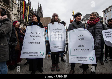 München, Bayern, Deutschland. 26 Jan, 2019. Zitieren zunehmende Bedrohungen für die Wahlen, die Frauen über ihren eigenen Körper haben, Frauen in München auf die Straße gingen, den Fortbestand der antiquierten Paragraf 218 219 ein Gesetz, das medizinische und psychologische Experten daran hindert, bekannte sie bieten Beratung für diejenigen, die Abtreibungen zu protestieren. Das Gesetz hat bereits "bewaffneten" wurde Dr. Kristina Hänel, die Verfolger behaupten sie illegal war Werbung Abtreibung Dienstleistungen zu verfolgen. Credit: ZUMA Press, Inc./Alamy leben Nachrichten Stockfoto