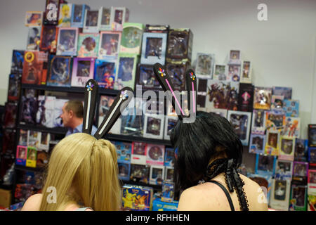 Berlin, Deutschland. 26 Jan, 2019. Die Besucher gehen in der Verkleidung von Figuren aus Anime Serie (Cosplay) durch die Stände am Japan Festival in der Urania. Credit: Gregor Fischer/dpa/Alamy leben Nachrichten Stockfoto