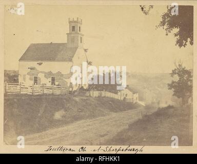 Lutherische Kirche, Sharpsburgh, Maryland, September 1862. Artist: Alexander Gardner (Amerikanische, Glasgow, Schottland 1821-1882 Washington, D.C.). Datum: 1862. Museum: Metropolitan Museum of Art, New York, USA. Stockfoto