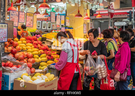 Eine strasse Obst und Gemüse Laden im Zentrum von Hong Kong Island, Hong Kong, China, Asien. Stockfoto