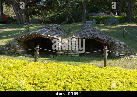 "Boat House", die von indigenen Völkern "Jae' von Orchid Island, als Ort ihren Fischerbooten zu schützen, wenn sie nicht in Gebrauch sind, Taiwan Stockfoto