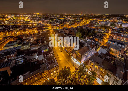 Luftbild der Altstadt von Groningen Stadt bei Nacht. Die Niederlande. Stockfoto