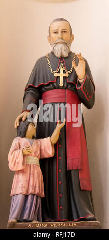 Die Statue des heiligen Luigi Versiglia S.D. B., ein Missionar in China, in der Salesianer von Don Bosco Kirche Santa Maria delle Grazie" - Heilige Maria der Gnade in Pavia Stockfoto