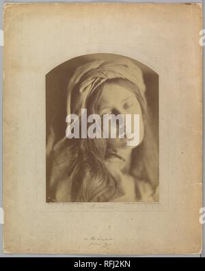 Beatrice. Artist: Julia Margaret Cameron (British (Indien) geboren, Kalkutta 1815-1879 Kalutara, Ceylon). Abmessungen: 34,6 x 26,3 cm. (13 5/8 x 10 3/6 in.). Datum: 1866. Museum: Metropolitan Museum of Art, New York, USA. Stockfoto