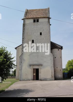 Aulnois sous Vertuzey (Meuse) Église Saint-Sébastien tour Romane. Stockfoto